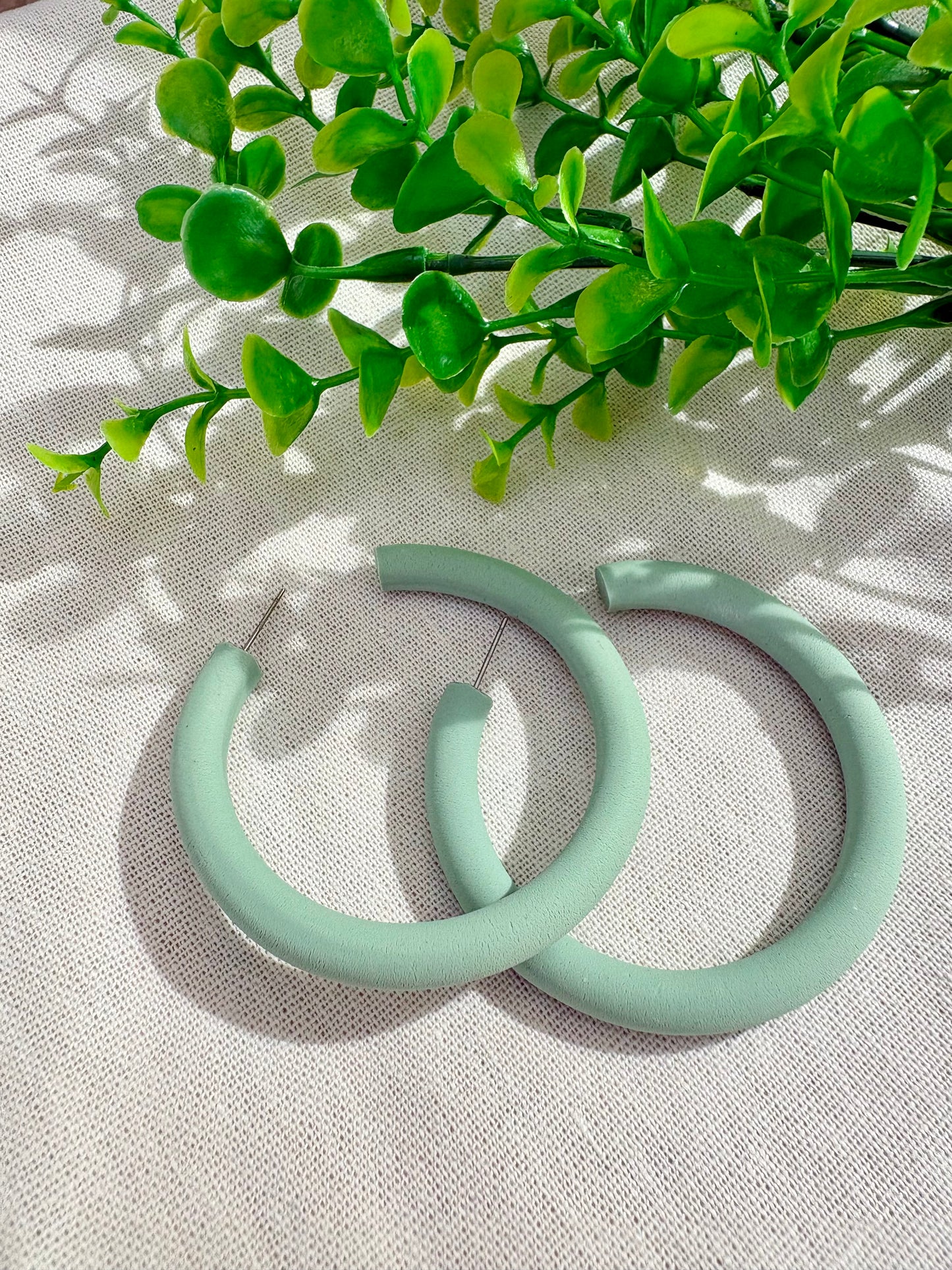 Hoop-plain